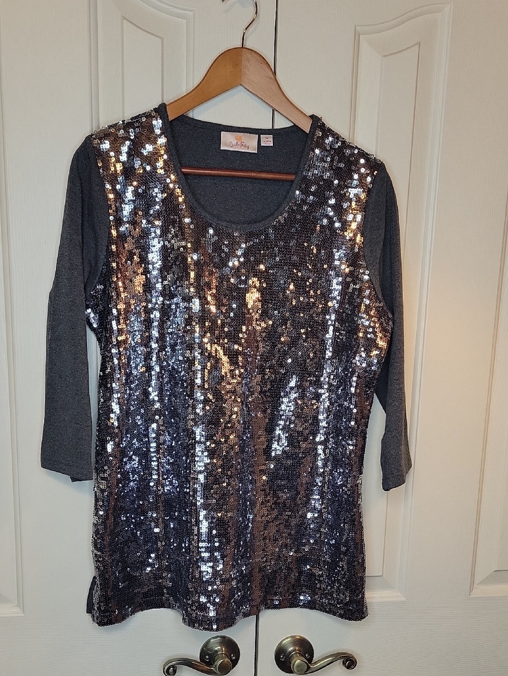 Quaker Club Metallic Sequin Front Gray 3/4 Sleeve Top Womens